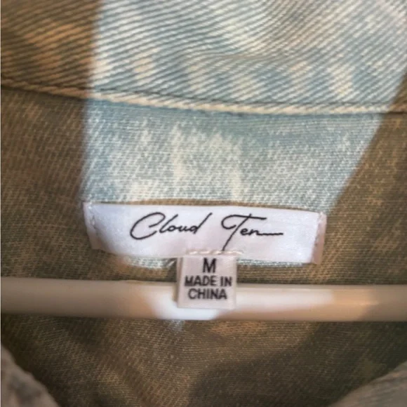 Light Denim Button-Up Jacket - Picture 3 of 3